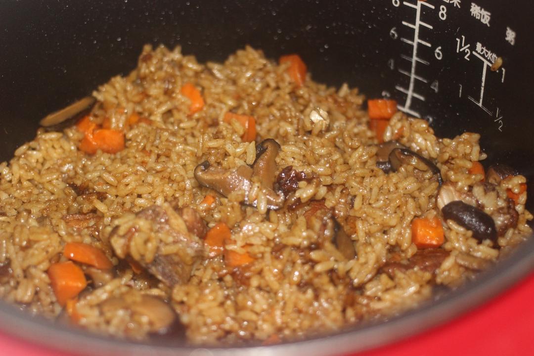 喷香排骨焖饭（爆好吃）