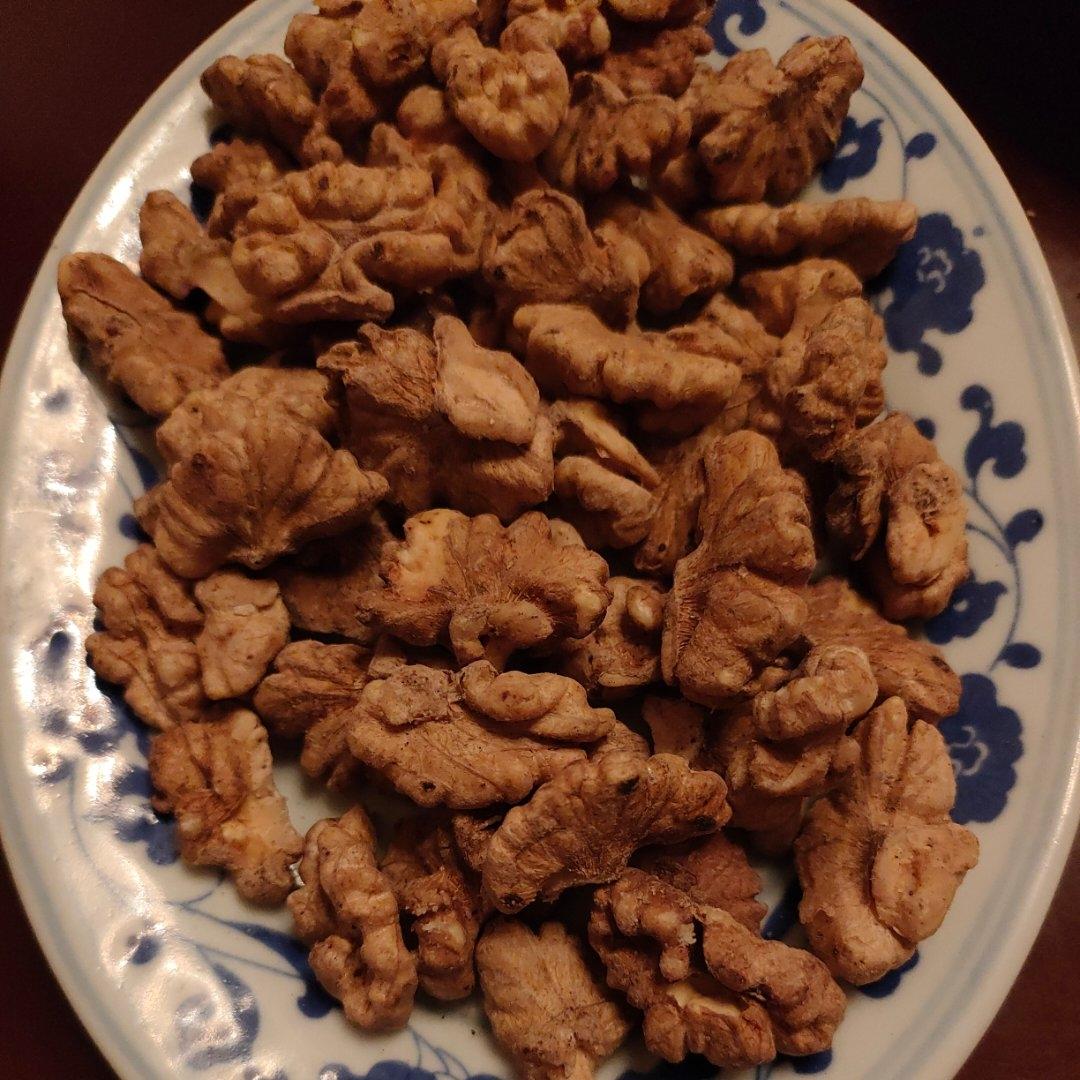 椒盐核桃（核桃最好吃的制作方法，没有之一）