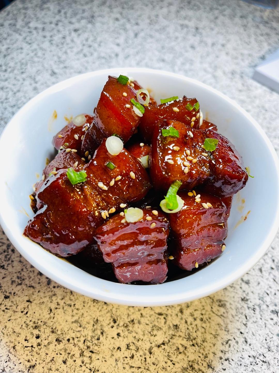 家常红烧肉，肥而不腻的秘密配方，新手也能轻松学会！