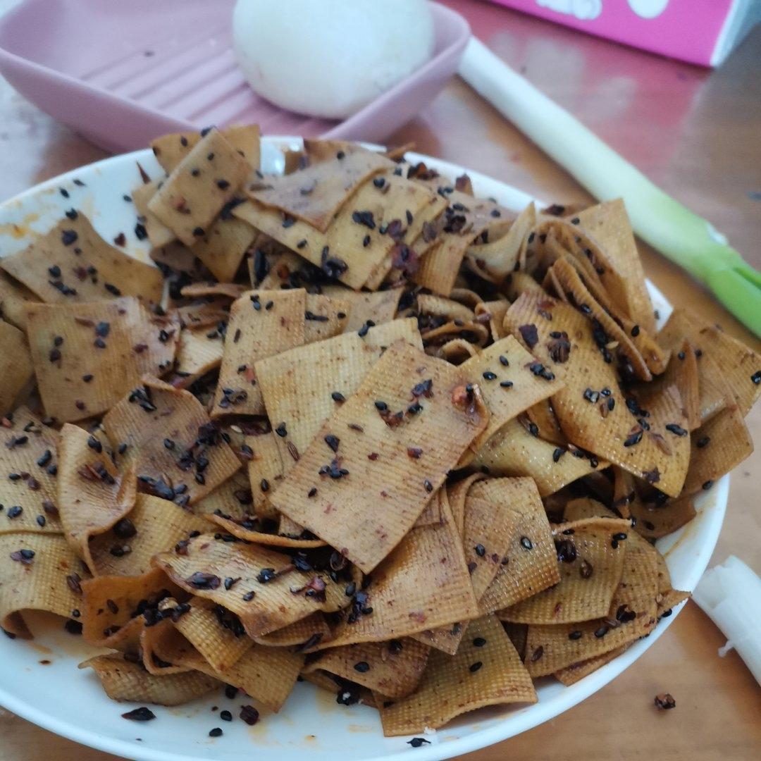 香辣校门口的香辣豆腐皮零食
