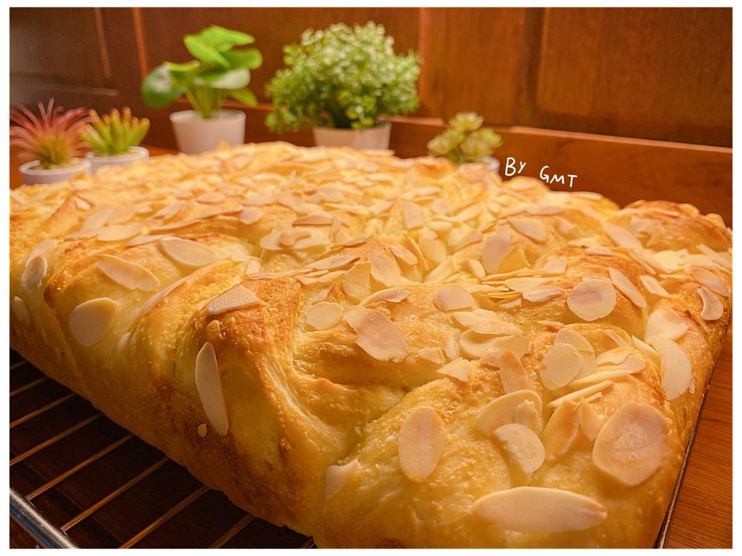 杏仁奶油软排包