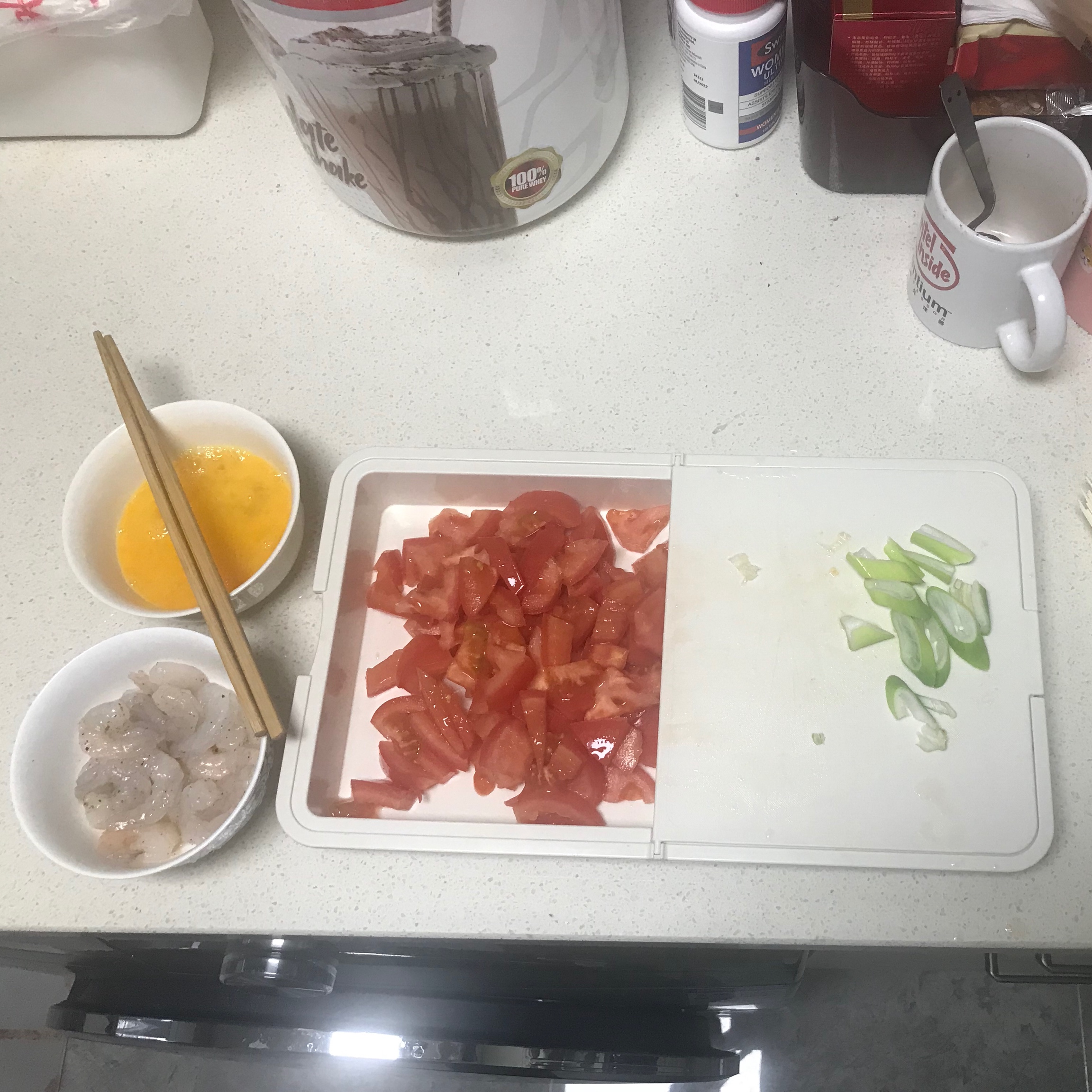番茄鸡蛋虾仁挂面的做法 步骤2