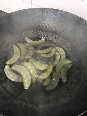 四川泡菜炒扁豆的做法 步骤4