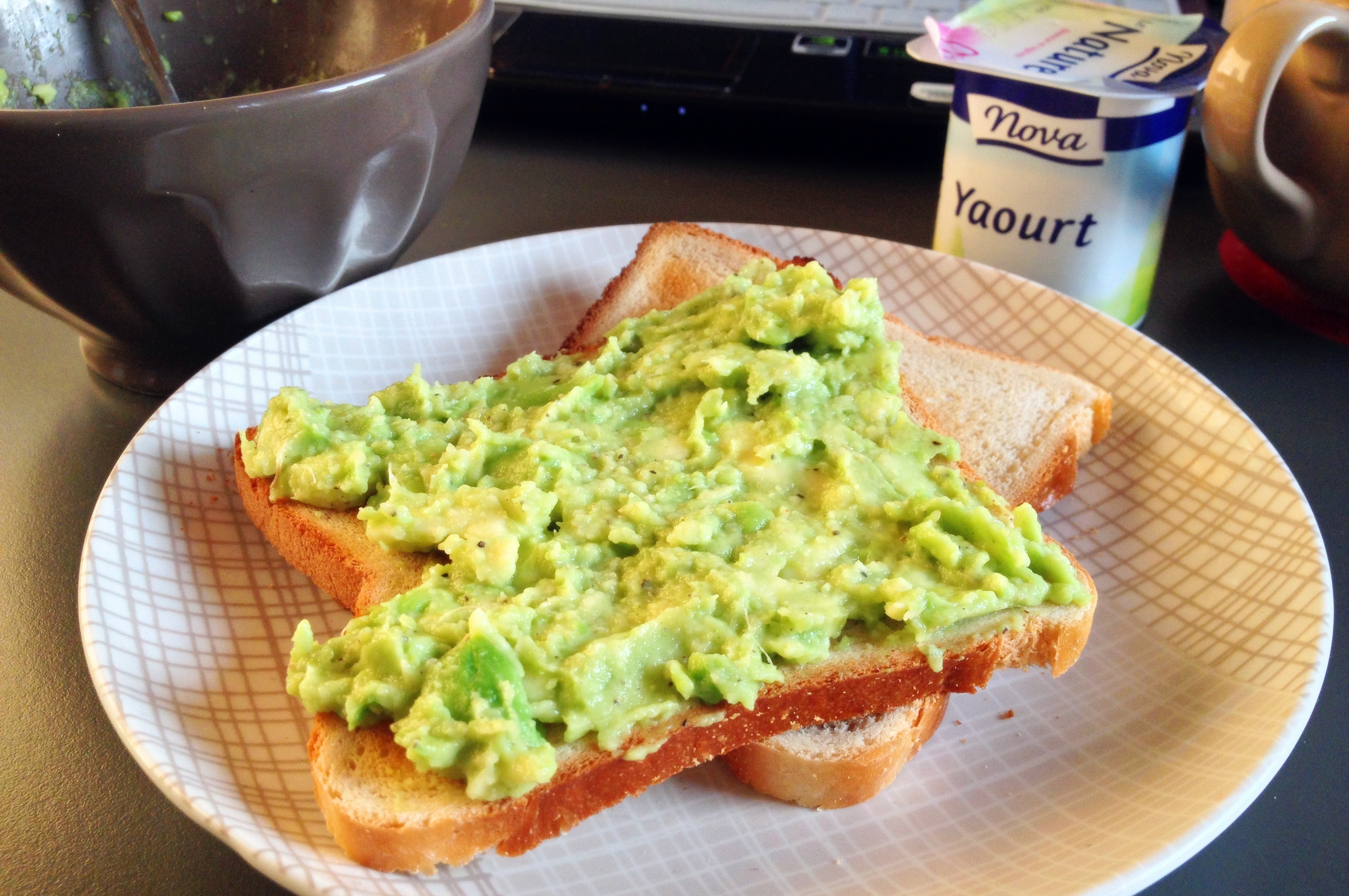 牛油果酱抹面包