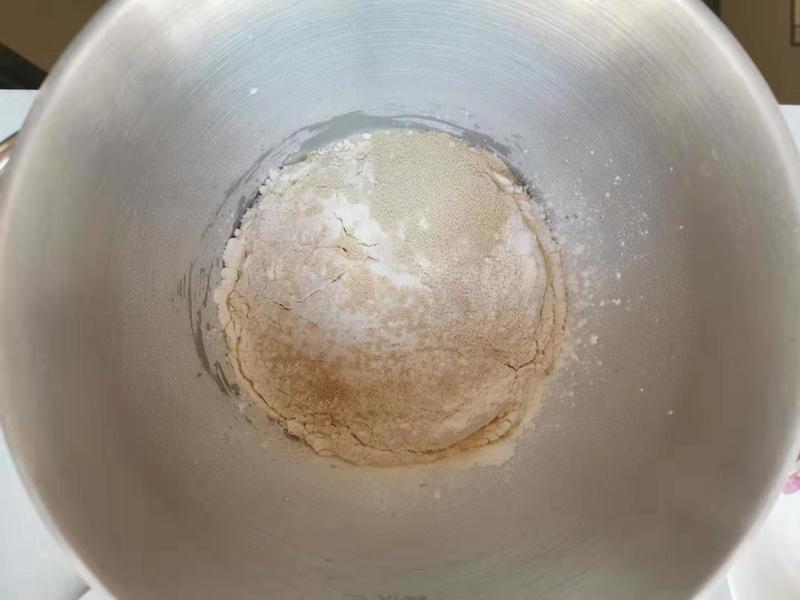 纯奶手撕吐司的做法 步骤1