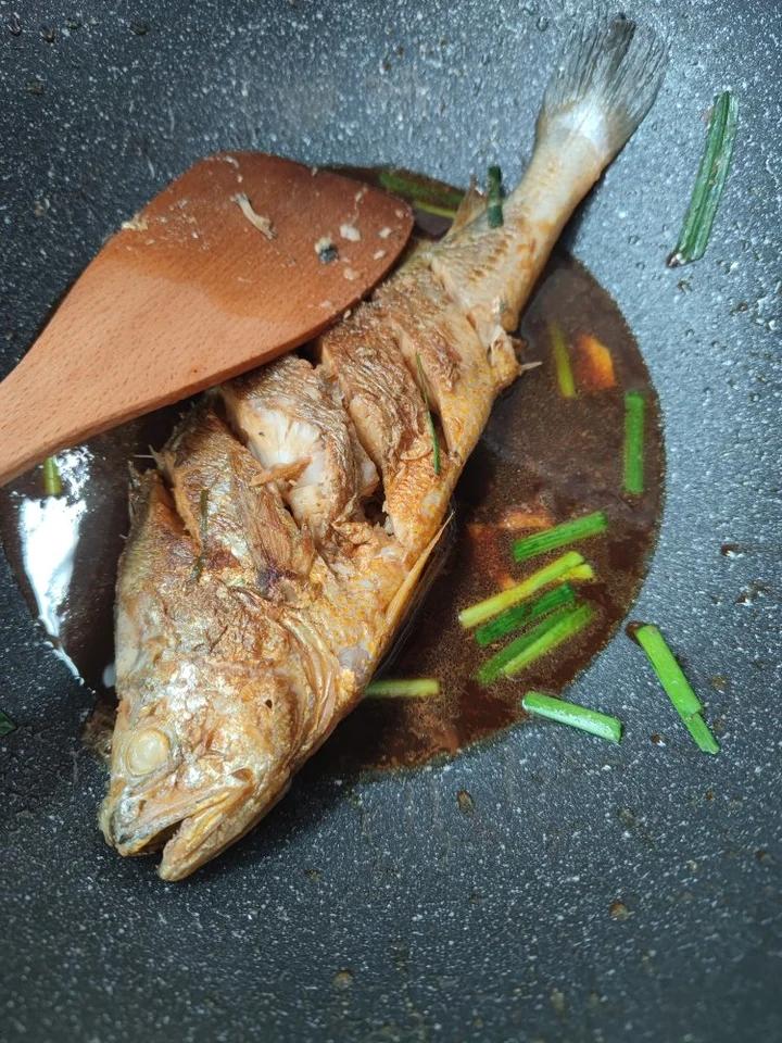 红烧黄鱼—鱼皮不破的小窍门