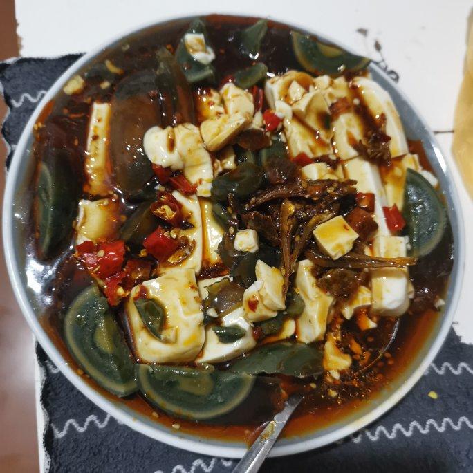 皮蛋拌豆腐-春节爽口小菜