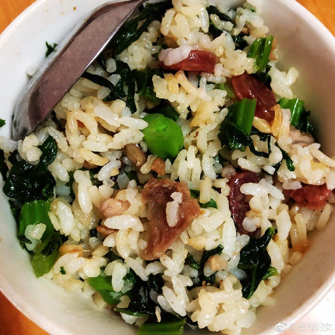 腊肠香菇青菜炒饭
