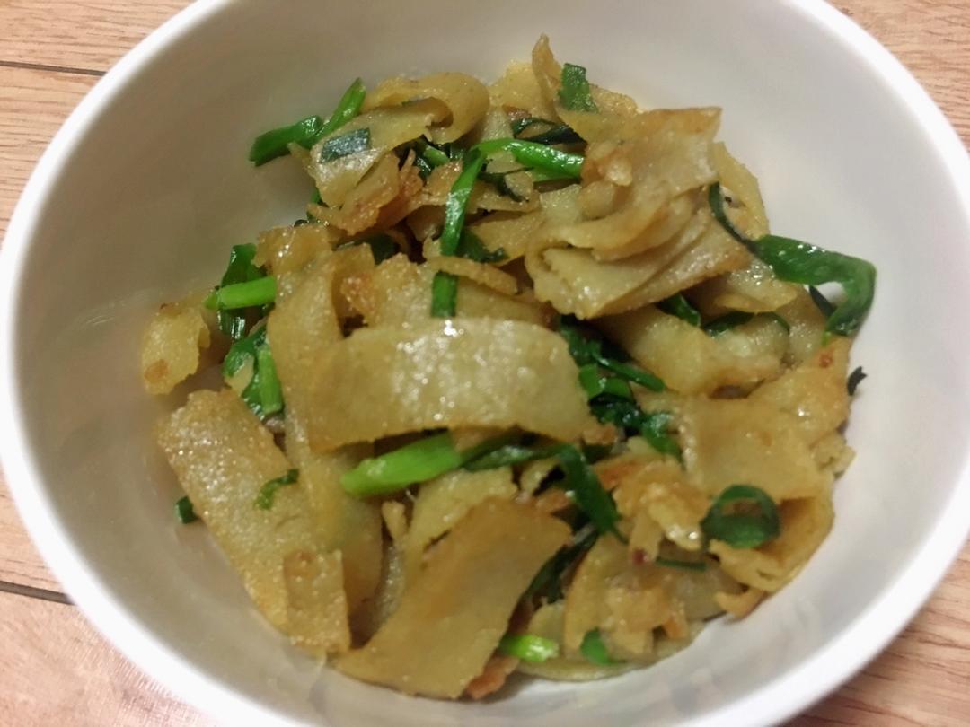 小正的妈咪做的炒豆粑