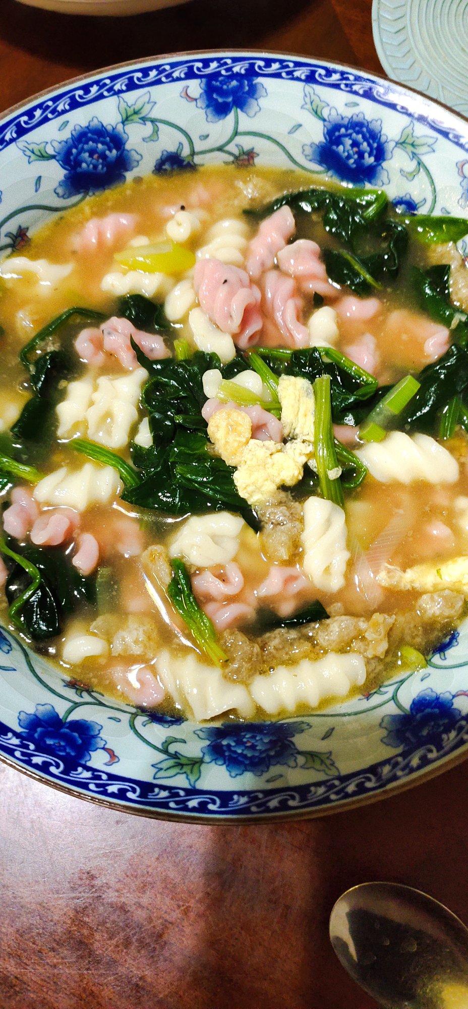 学做山西面食猫耳朵，养眼养胃。