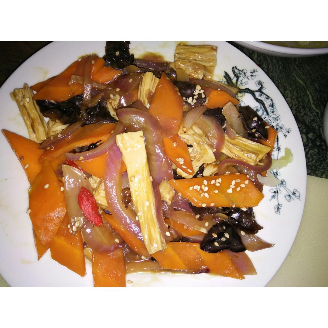 腐竹木耳黄瓜炒