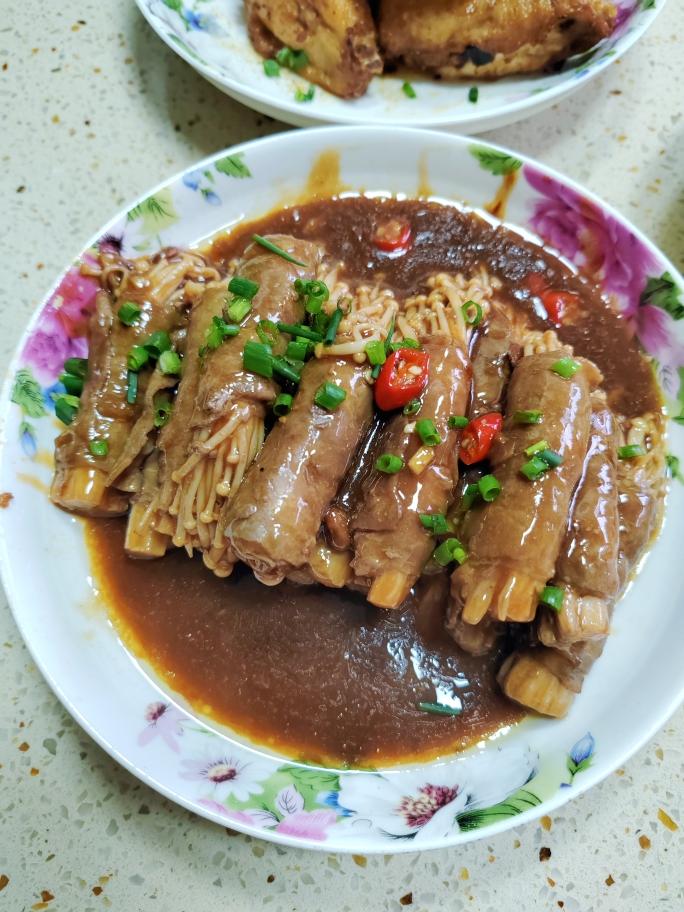 好吃到舔盘的肥牛金针菇卷