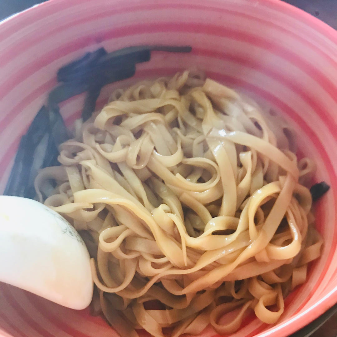 10分钟搞定的一碗葱油拌面
