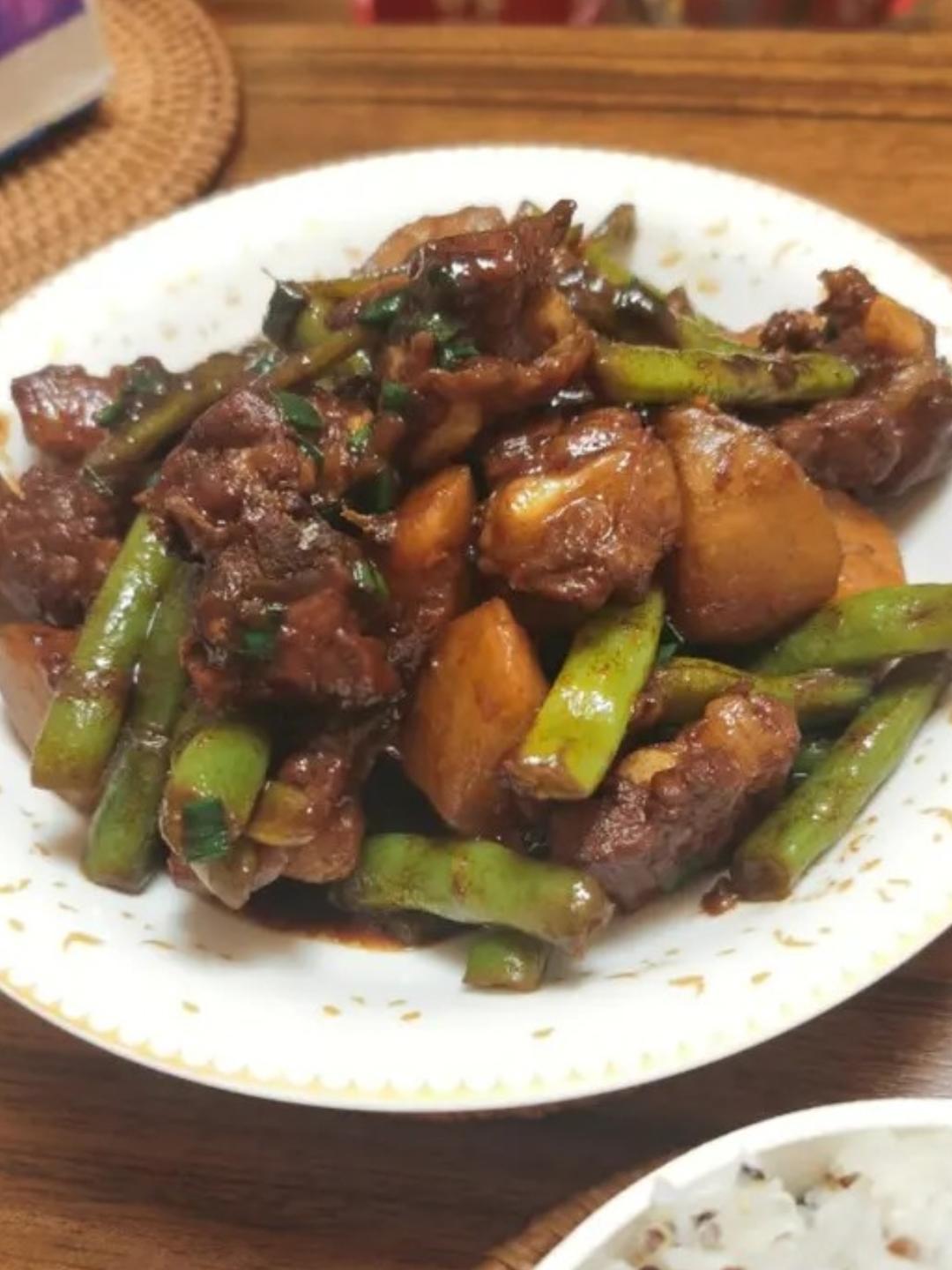 硬菜代表--排骨炖豆角土豆（豆角焖面胚子）