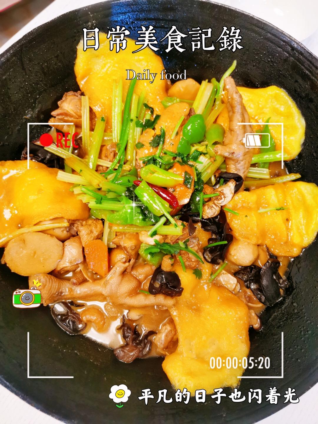 地锅鸡，教你贴饼子好吃的小技巧~