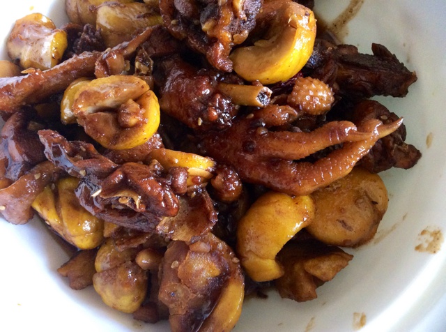 我家除夕团年宴的必备菜【板栗烧鸡】