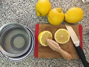 薄荷蜂蜜柠檬汁的做法 步骤3