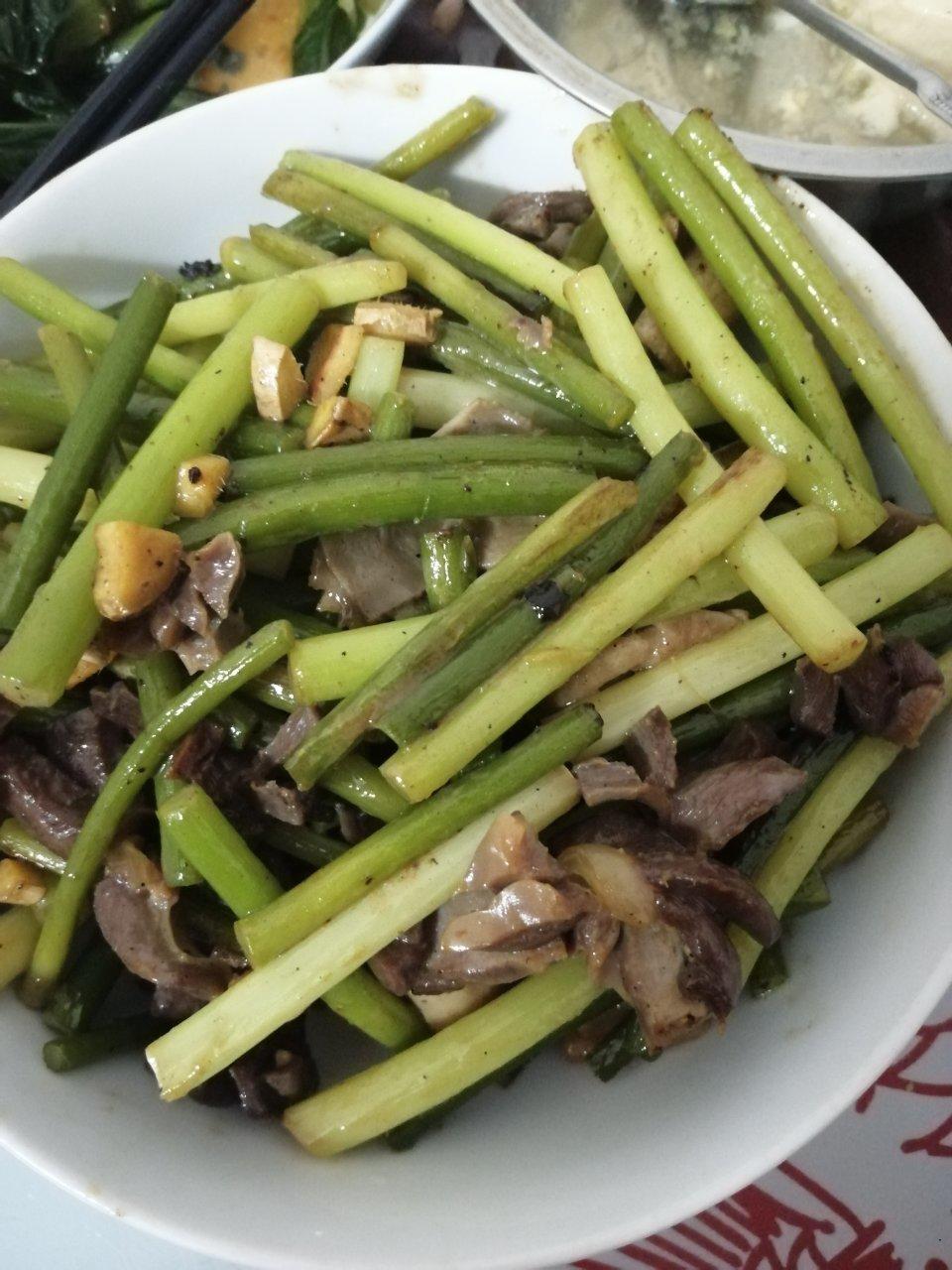 蒜薹炒鸡胗
