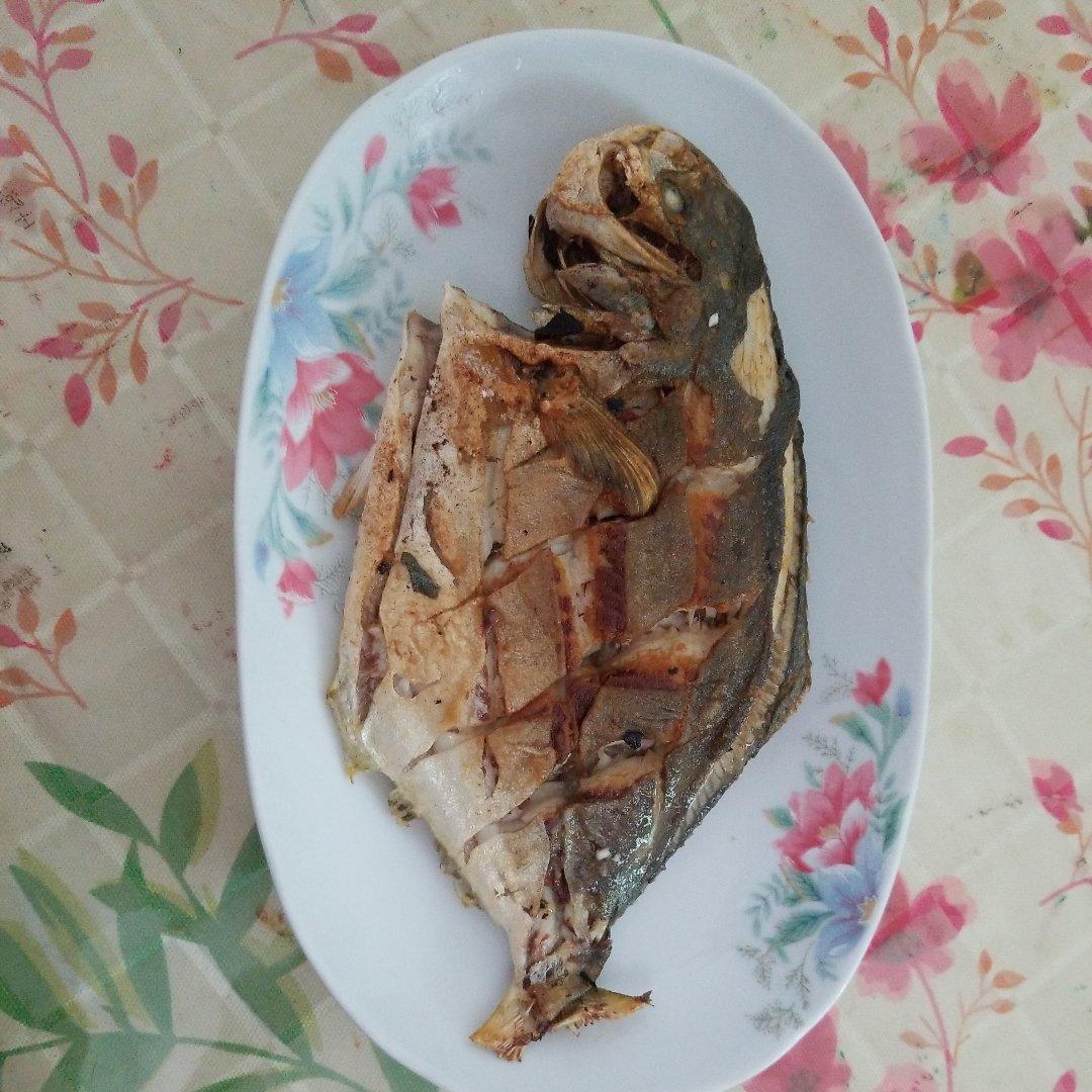 干煎椒盐鲳鱼