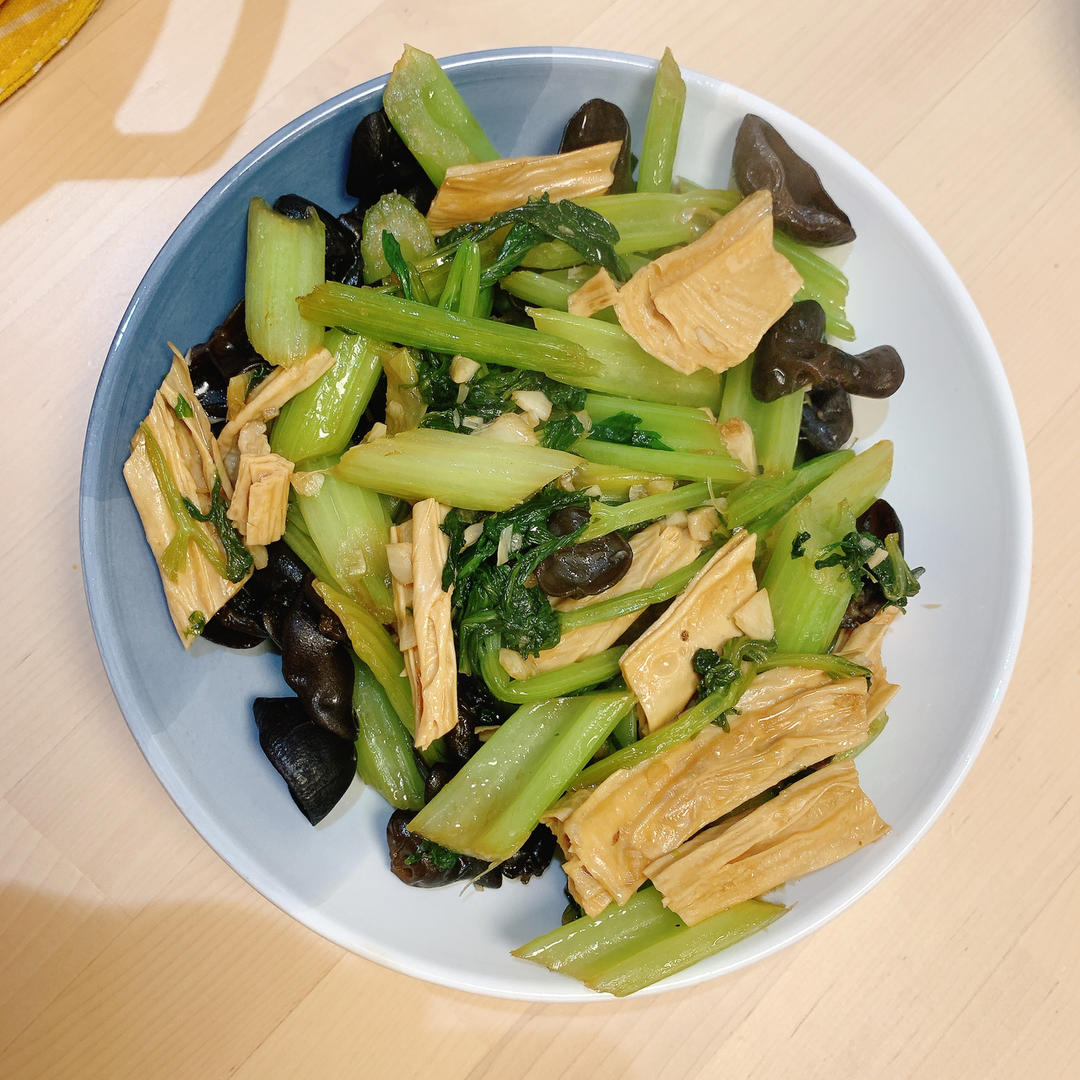 云耳腐竹芹菜炒
