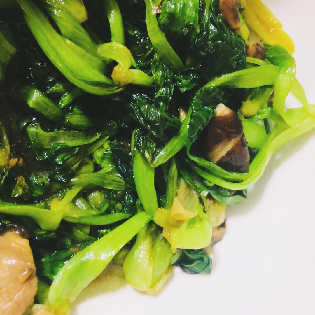 时髦煮妇misszhang做的菠菜炒蘑菇