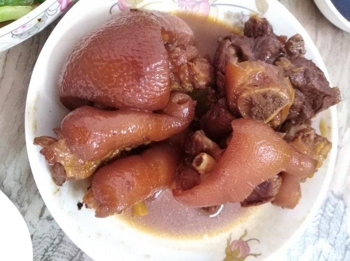 酱香卤猪蹄