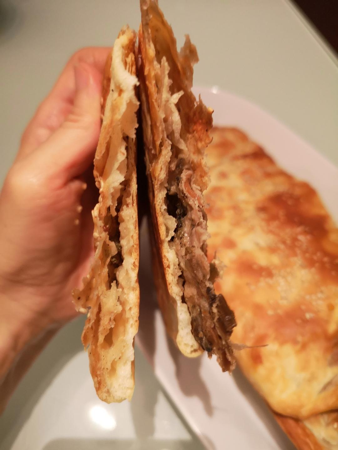 梅干菜鲜肉锅盔