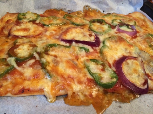 薄饼脆皮火腿pizza