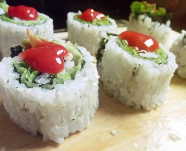 番茄生菜寿司的做法