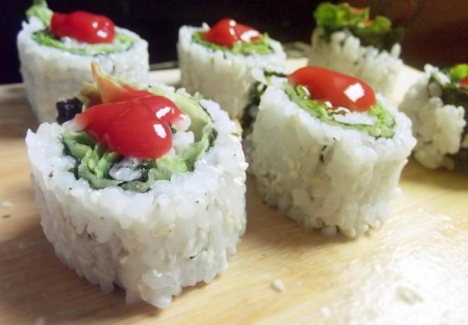 番茄生菜寿司的做法