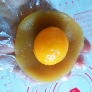广式蛋黄莲蓉月饼----低糖版的做法 步骤5