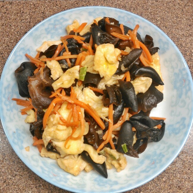 胡萝卜木耳炒蛋