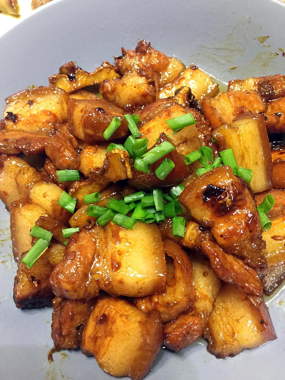 吃着碗里望着锅里的红烧肉