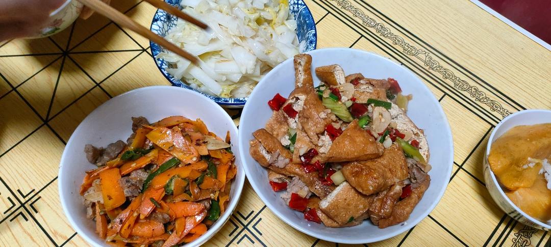 超级下饭胡萝卜丝炒肉