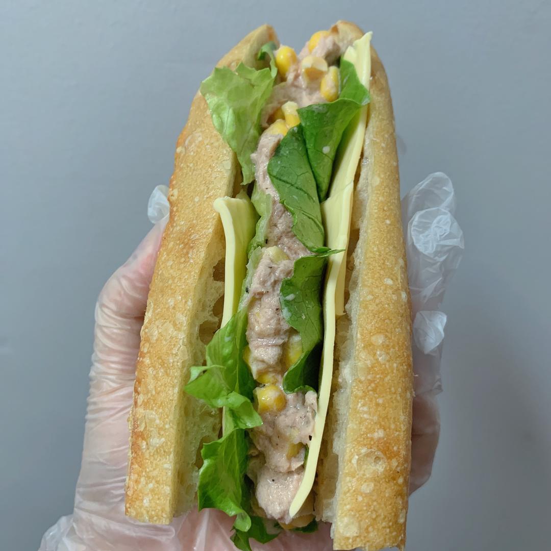 金枪鱼法棍三明治的做法