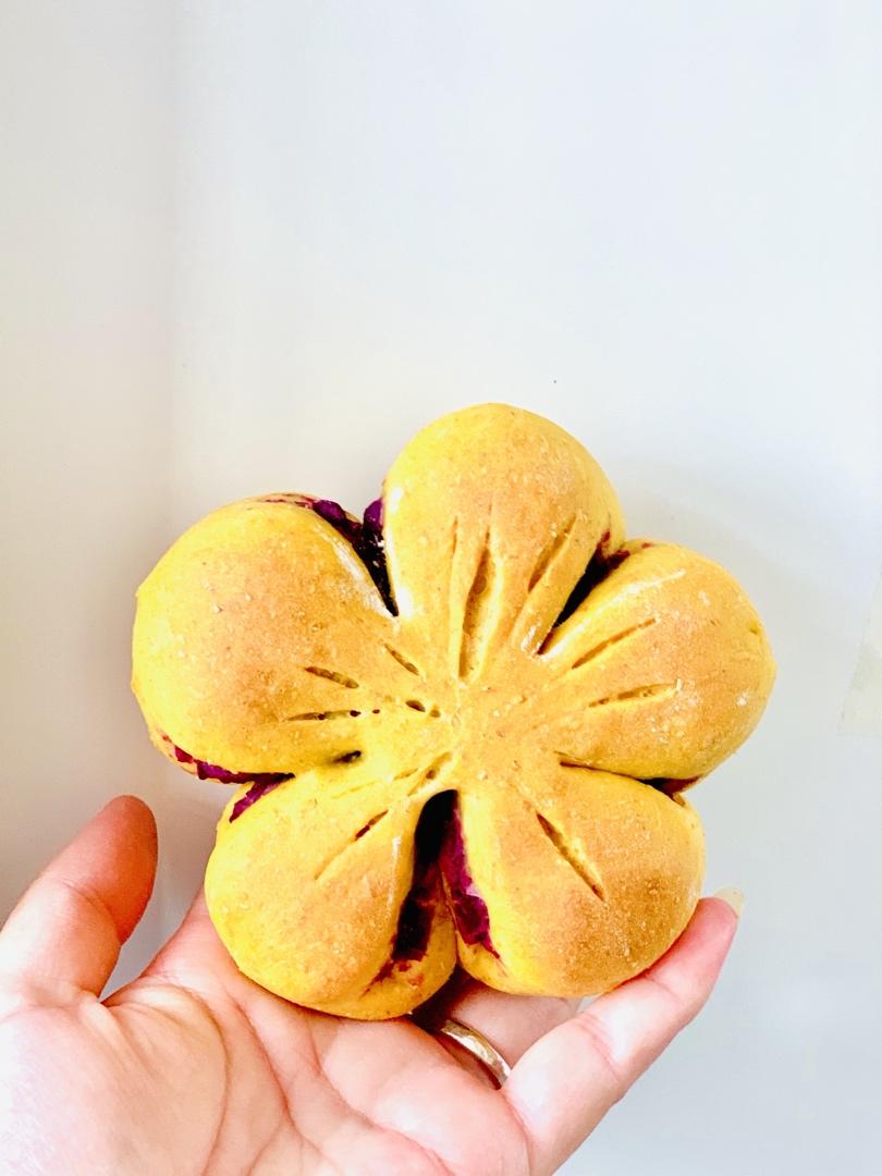 金灿灿的南瓜小餐包