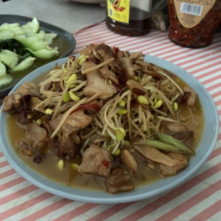 五花肉烧白菜黄豆芽