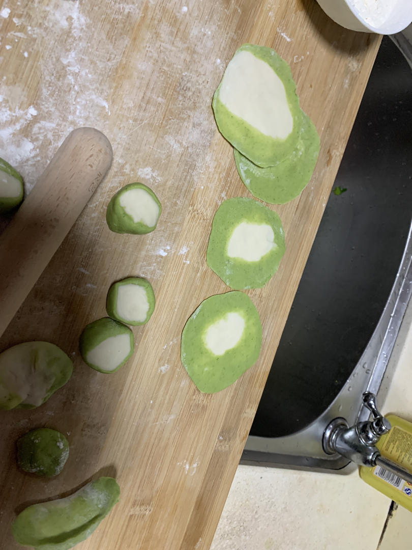 翡翠白玉白菜饺子详细版（附翡翠白玉白菜饺子包法，翡翠白玉饺子皮两种制法，面包机和面，翡翠白玉烧卖，各种馅料搭配）