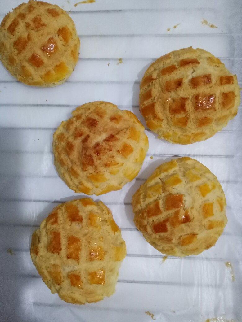 好吃到炸裂的港式菠萝包（附带制作酥皮的小视频）