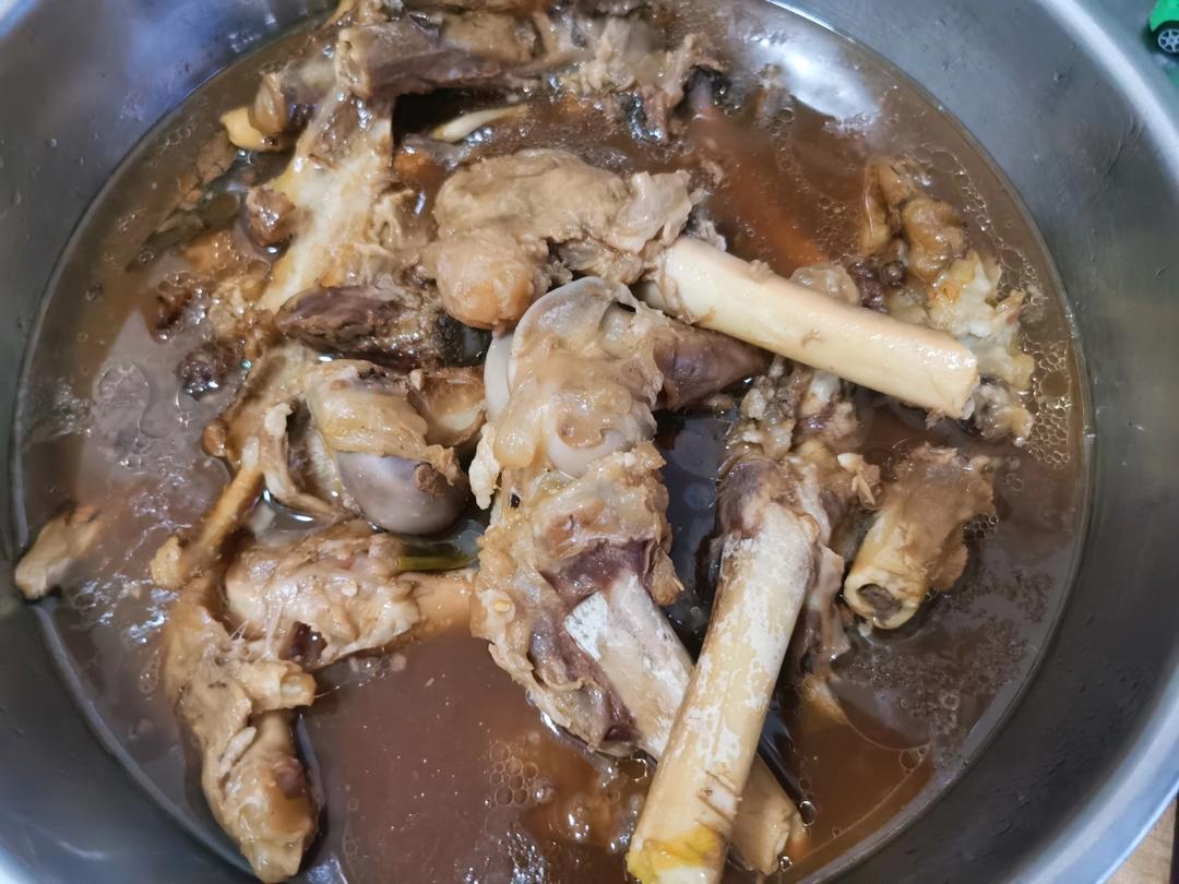 吸骨髓的圣品红烧羊棒骨