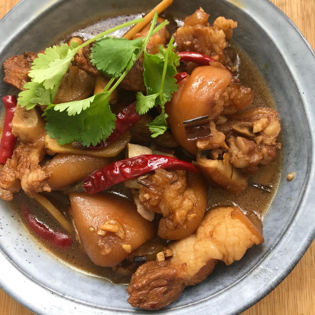 美味的家常菜：红烧猪蹄