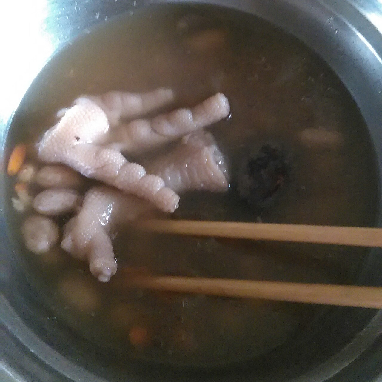 红枣花生煲鸡爪