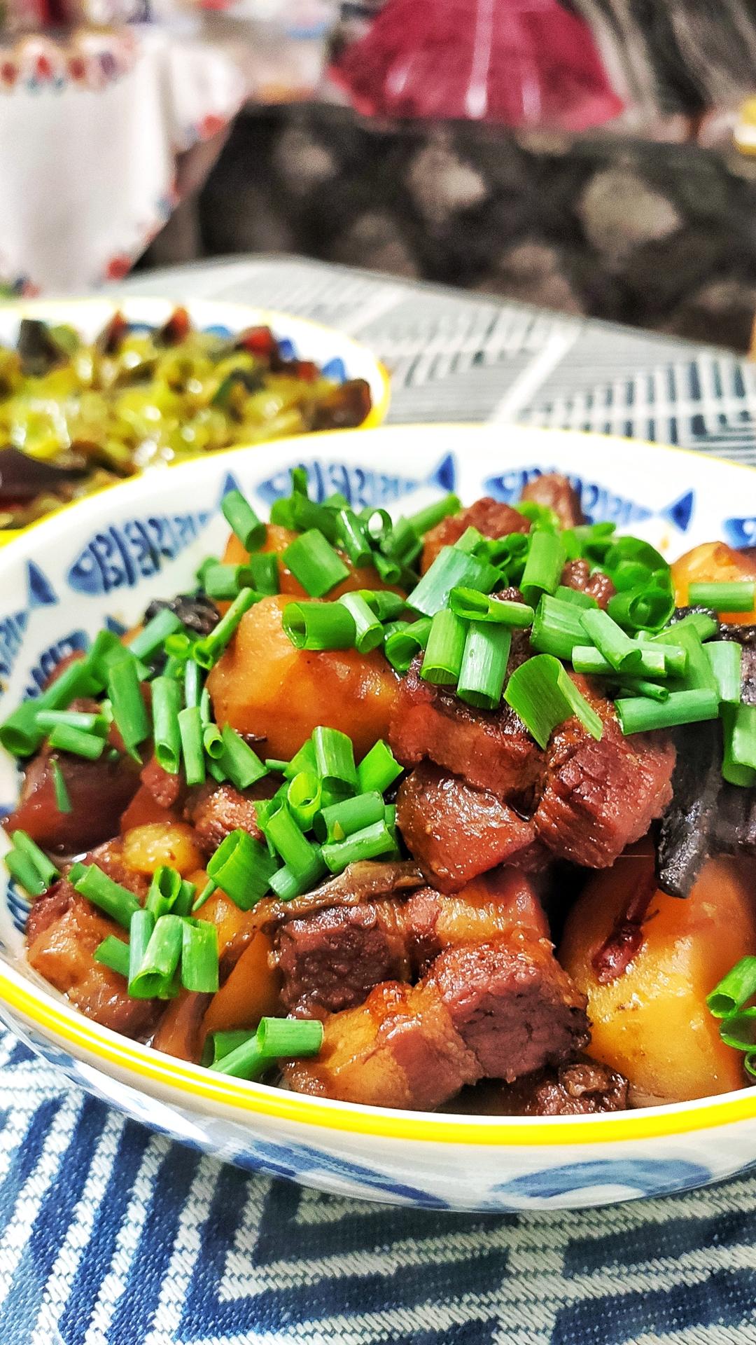 红烧肉炖土豆