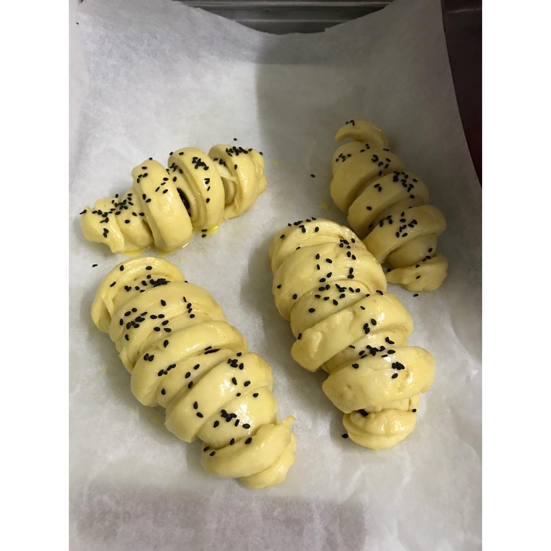 毛毛虫肉松面包