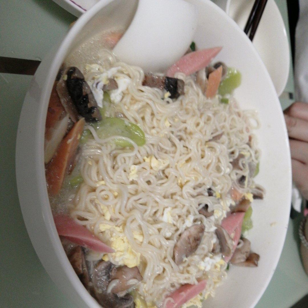 汤鲜味美！适合天热喝的刮油神汤～丝瓜蘑菇汤