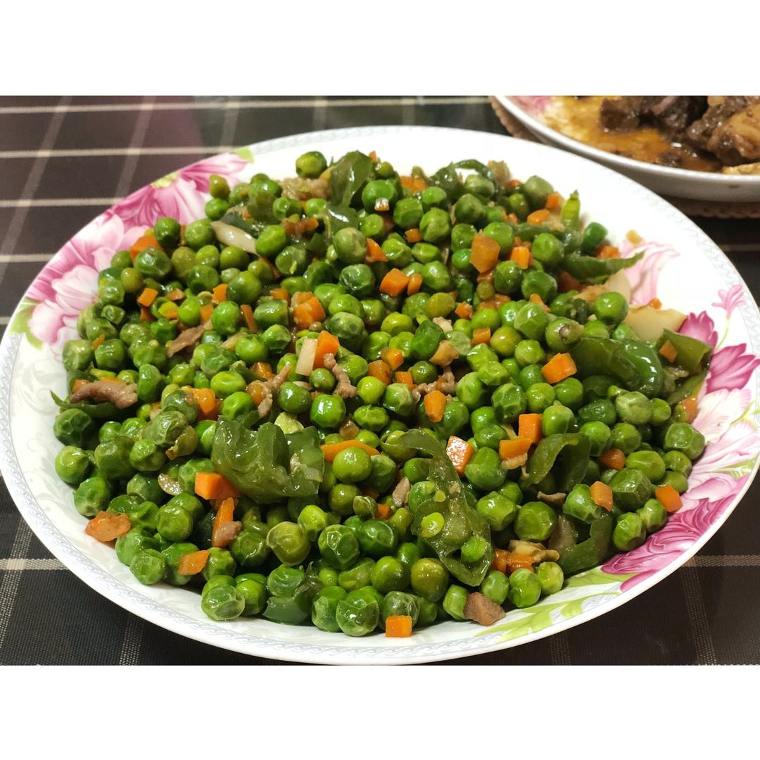 青豌豆炒肉丁