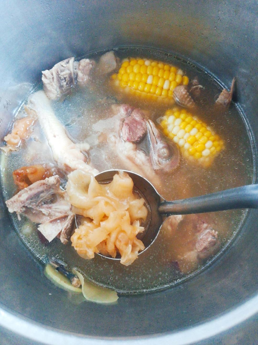花胶鸡爪汤