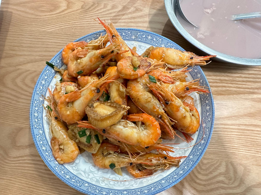 好吃到舔手的蒜爆罗氏虾（零失败，巨好吃)