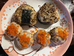 寿司拼盘 金枪鱼寿司 鱼子酱寿司 反转寿司的做法 步骤8