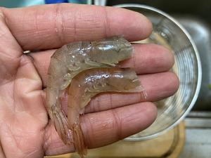 好吃不吐壳的上海油爆虾的做法 步骤1